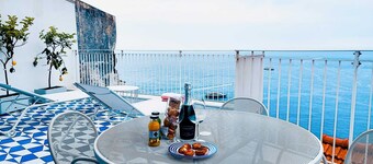 Amalfully Boutique Apartment - a seaview gem