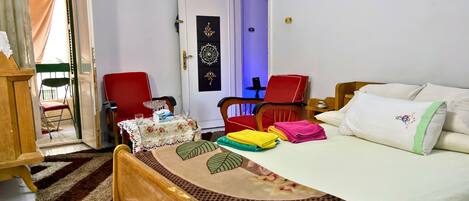 1 chambre, fer et planche à repasser, Wi-Fi gratuit, draps fournis