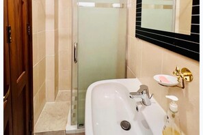 Shower, towels - Inviting 1-bed Apartment in Hurgada (Makadi Bay)