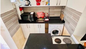 Fridge, microwave, oven, electric kettle - Inviting 1-bed Apartment in Hurgada (Makadi Bay)