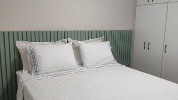 2 bedrooms, iron/ironing board, WiFi, bed sheets