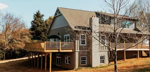 Eagle's Nest at Mimosa Lake Retreat - 24 Acre Lakefront Property