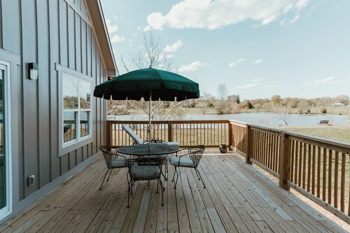 4 Acre Lake on 24 Acres Close to Charlotte ~ Eagleview Venue!