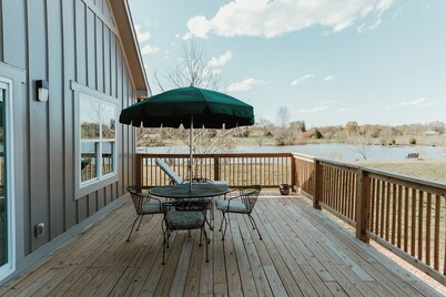 4 Acre Lake on 24 Acres Close to Charlotte ~ Eagleview Venue!