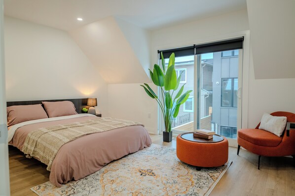3 habitaciones, tabla de planchar con plancha, wifi y ropa de cama