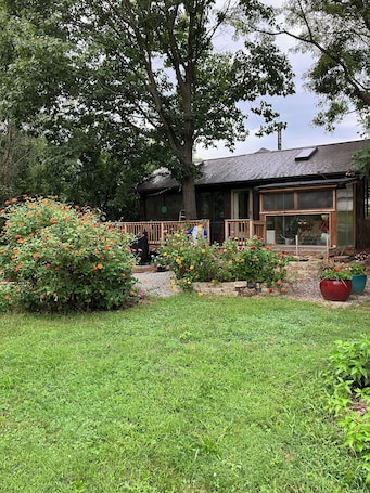 Exterior. Sunflower/Mushroom Farmhouse just 6 minutes from Lawrence
"Wakarusa Valley Farm"