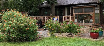 Sunflower/Mushroom Farmhouse just 6 minutes from Lawrence
"Wakarusa Valley Farm"