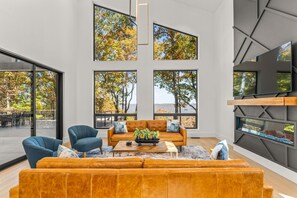 Smart-TV, Kamin, Tischfußball, Tischtennisplatte