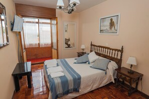 8 bedrooms, iron/ironing board, free WiFi, bed sheets