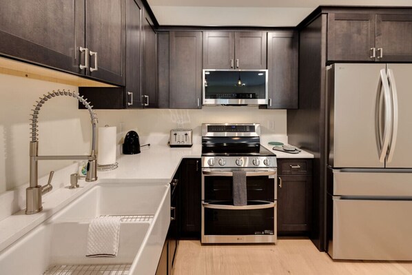 Fridge, microwave, oven, stovetop