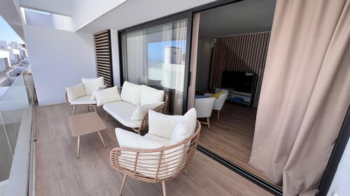 Urbanization with swimming pool and gym. BBQ and private solarium. Panoramic views.