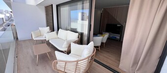 Urbanization with swimming pool and gym. BBQ and private solarium. Panoramic views.