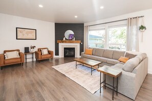 Smart-TV, Kamin, Drucker