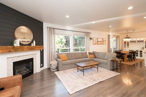 Smart-TV, Kamin, Drucker