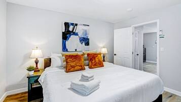 1 habitación, tabla de planchar con plancha, wifi gratis y ropa de cama