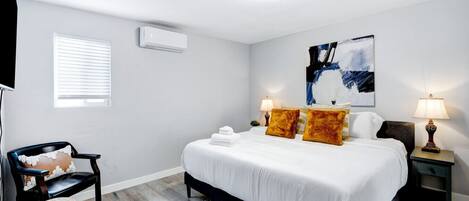 1 habitación, tabla de planchar con plancha, wifi gratis y ropa de cama