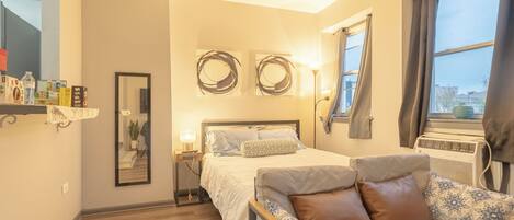 1 soverom, safe på rommet, strykejern/-brett og reiseseng for barn