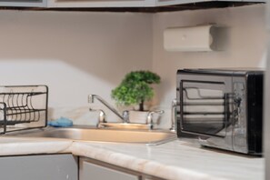 雪櫃、微波爐、焗爐、爐具