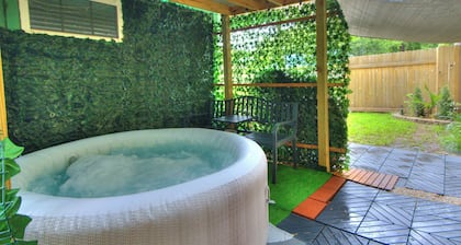 Private Hot Tub, Fenced Yard, Minutes to Top Spots
