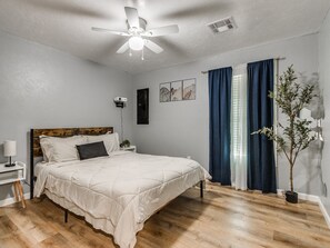 2 bedrooms, desk, iron/ironing board, free WiFi