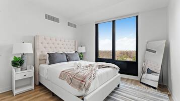 2 bedrooms, iron/ironing board, internet, bed sheets