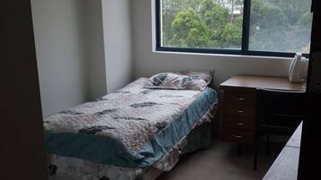 3 bedrooms, iron/ironing board, bed sheets