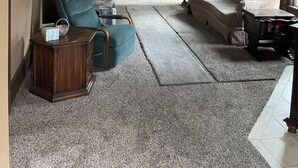 A living room with a sofa, armchair, dining table, and ceiling fan. - 3-bedroom house in tranquil Harvey with WiFi, AC. Relax and unwind (Harvey)