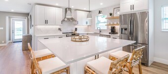 Cozy Modern 3 Bedroom 1 Mile From the Beach