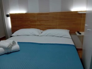 3 bedrooms, WiFi, bed sheets - B&B EmaNik (Gioia Tauro)
