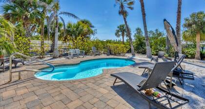 Beach pool house getaway on Kettle Harbor