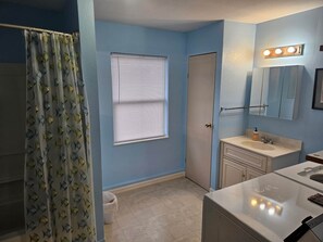 Bathroom - The Queen 2 Bedroom Apartment D (Craig)