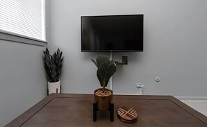 Interior - Explore Northside from Modern Studio Apartment near Dining and Shops + Laundry (Chicago)