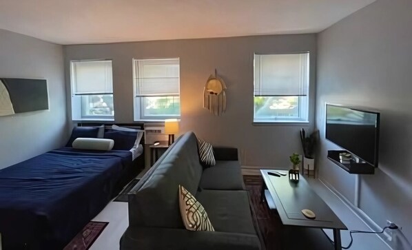 Smart TV - Explore Northside from Modern Studio Apartment near Dining and Shops + Laundry (Chicago)