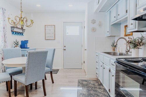 Charming Creekside Cottage [] Near Downtown, OSU & Airport