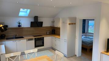 Kühlschrank, Ofen, Herdplatte, Geschirrspüler