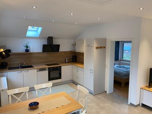 Kühlschrank, Ofen, Herdplatte, Geschirrspüler