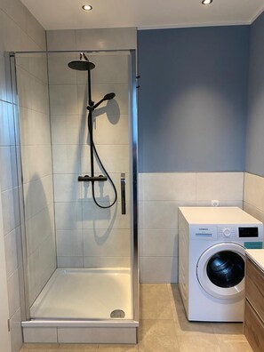 Haartrockner, Seife, Toilettenpapier