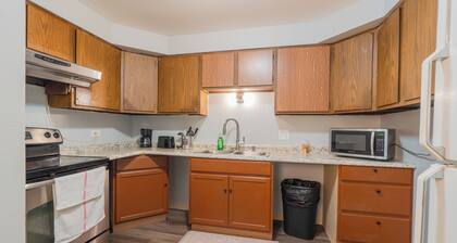 1BR Gem in Prime, Vibrant Location Walk To Dining and Shops