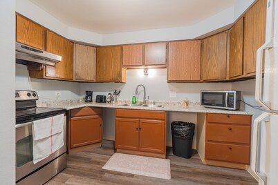 1BR Gem in Prime, Vibrant Location Walk To Dining and Shops