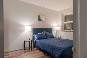 1 slaapkamer, een kluis op de kamer, een strijkplank/strijkijzer