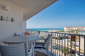 Outdoor dining - 2 BR condo with views of ocean & sound, Stunning sunsets, & direct beach access (Fort Walton Beach)