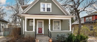 Pikes Peak Views + Hot Tub + Downtown in 2 Minutes