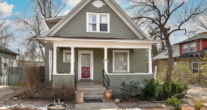 Pikes Peak Views + Hot Tub + Downtown in 2 Minutes