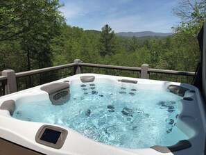 Outdoor spa tub - North Star, a private log cabin with a gorgeous view in Leatherwood Mountains (Ferguson)