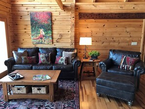 Living area - North Star, a private log cabin with a gorgeous view in Leatherwood Mountains (Ferguson)