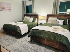 4 bedrooms, iron/ironing board, WiFi, bed sheets - Blue Beauty (Southern Pines)