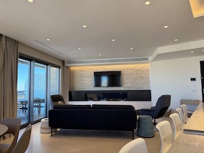 TV connectée, cheminée