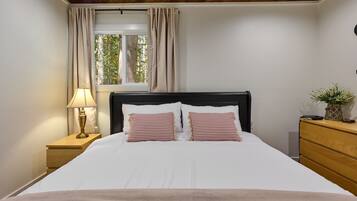 4 Schlafzimmer, Schreibtisch, Reisekinderbett, kostenloses WLAN