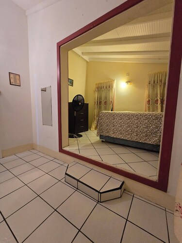 Charming and spacious 2-bedroom 1 bath house in lovely Castries with WiFi, AC,