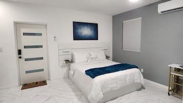 1 habitación, tabla de planchar con plancha, wifi gratis y ropa de cama